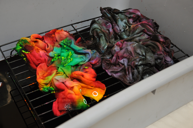 Chilled out crafts: how to ice dye! - Gathered