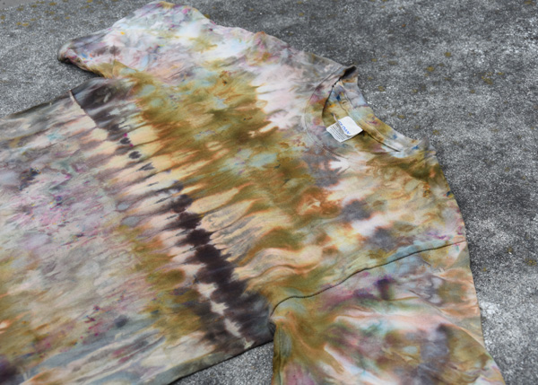 Reversed with Out White Brite, then ice dyed (dye under ice) in the muck  for a week. 🖤 : r/tiedye